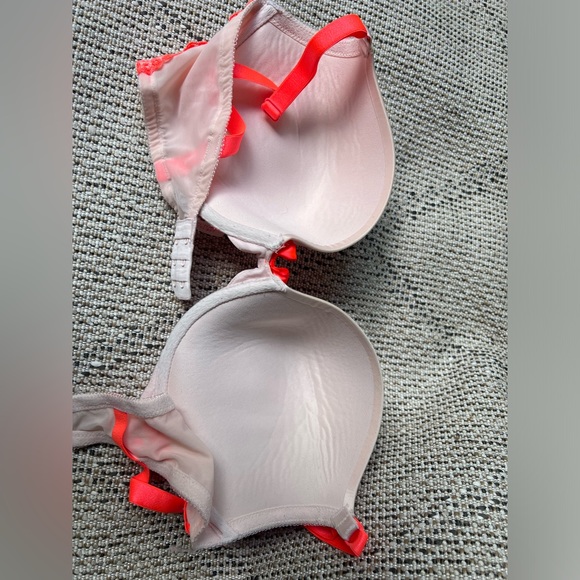 Victoria’s Secret Very Sexy Pigeonnant Push Up bra, size 36DD - Picture 6 of 10